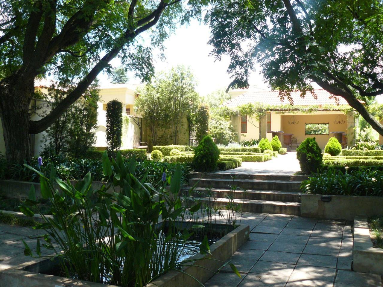 Moon&Sixpence Garden Guest House Muldersdrift Extérieur photo