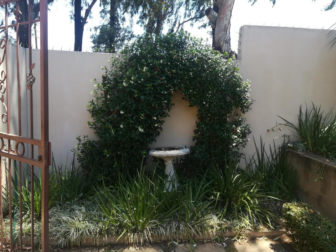 Moon&Sixpence Garden Guest House Muldersdrift Extérieur photo